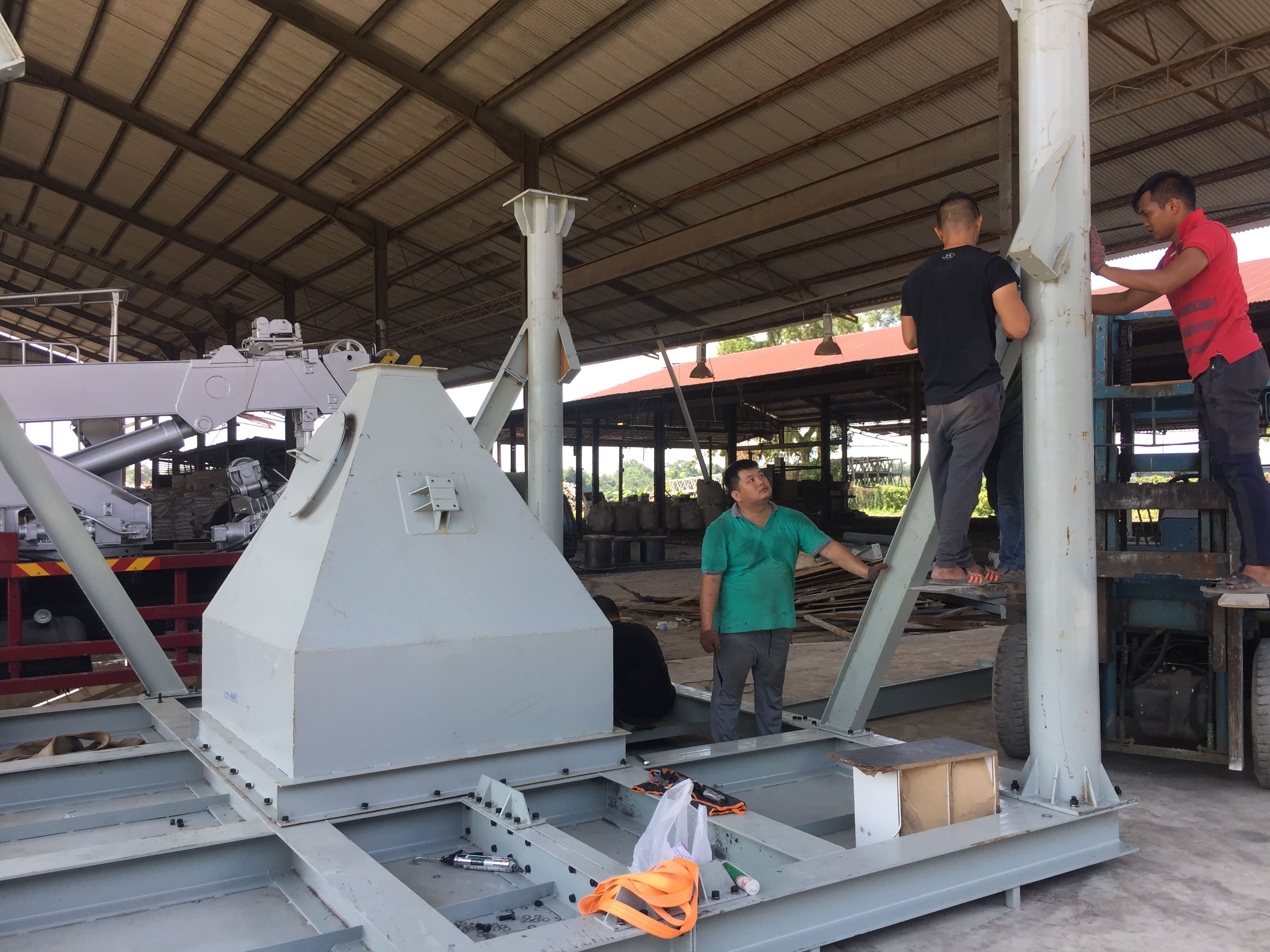 Platform inverted; on-site assembly of the storage unit.