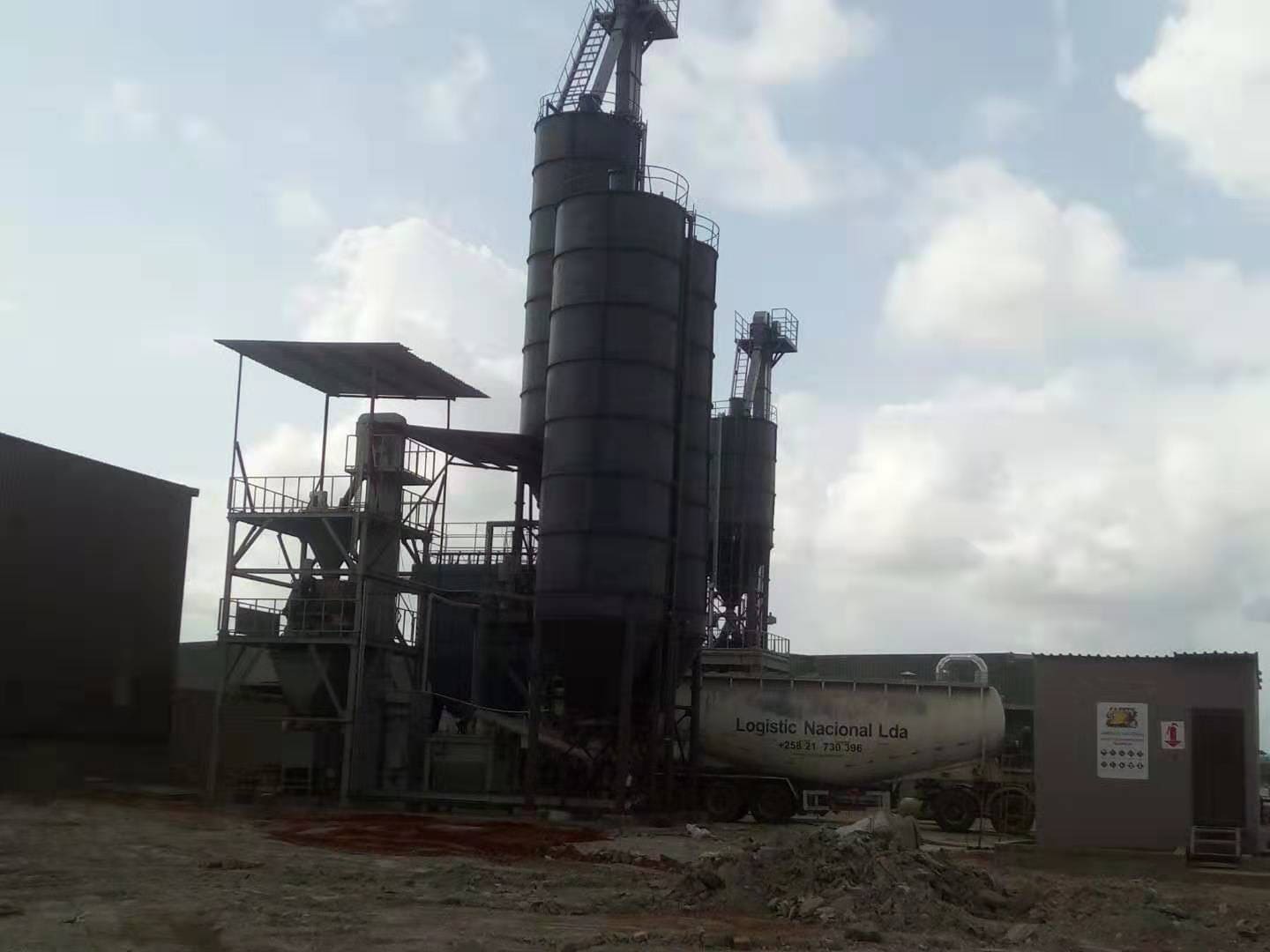Raw Material Tank + Platform